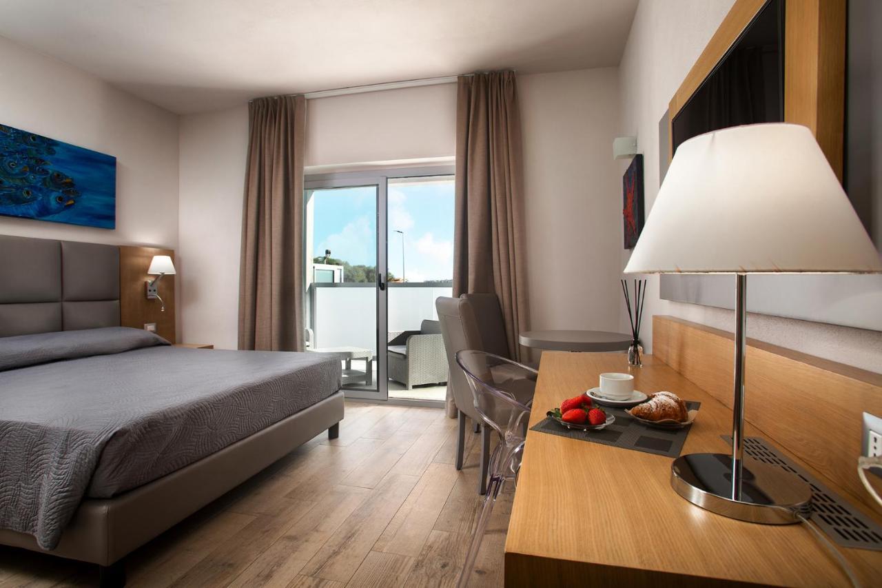 Capotesta Luxury Rooms Santa Teresa Gallura Buitenkant foto